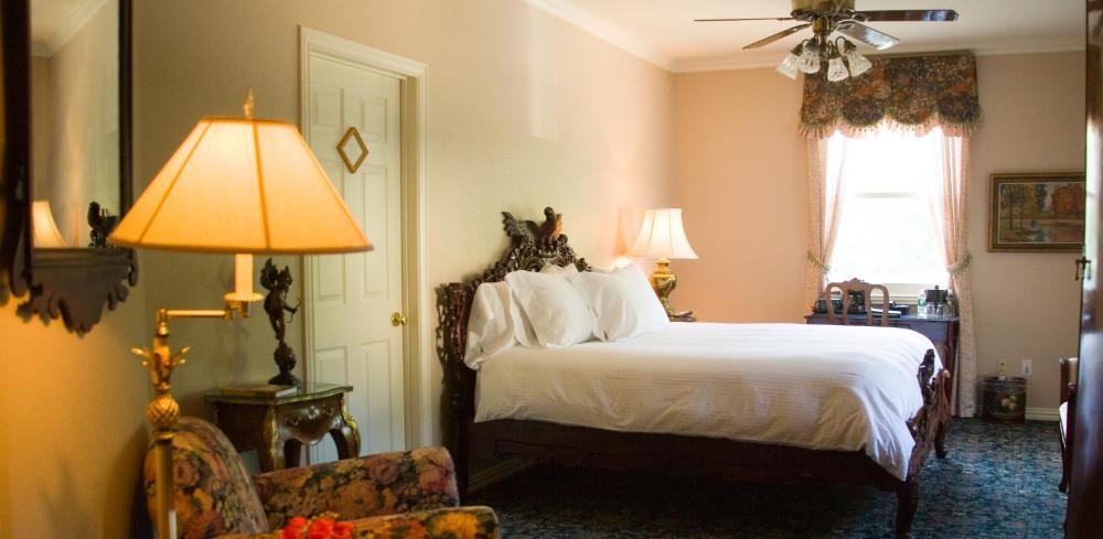 Standard King Room interior