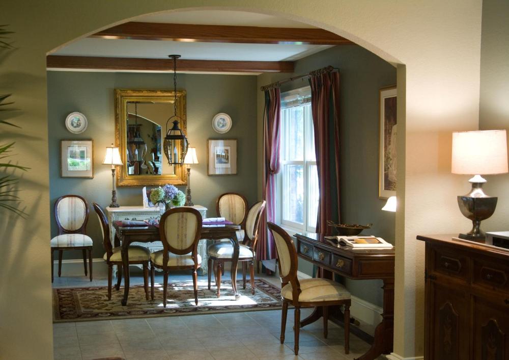 King Suite interior